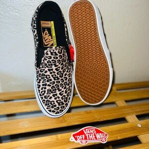 Brand new Vans Slip-ons w sze 8